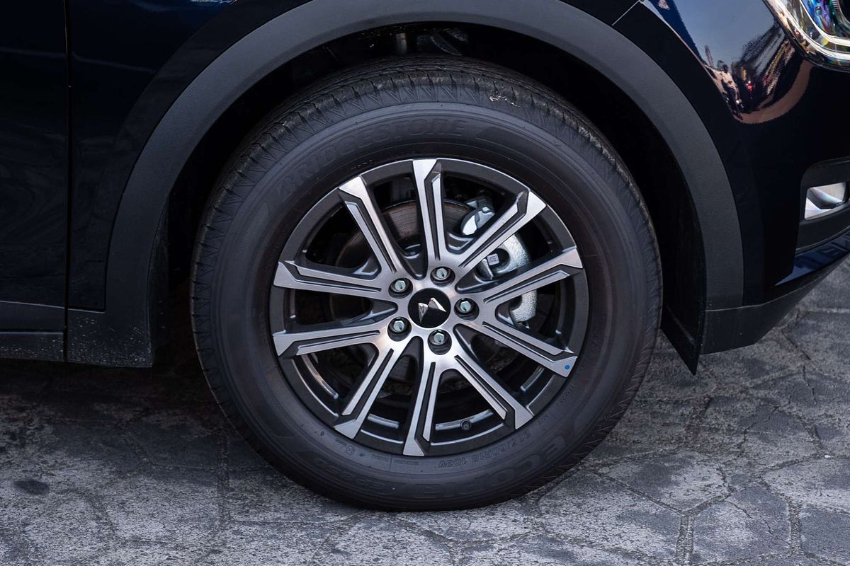 2025 Mahindra XUV700 AX7L