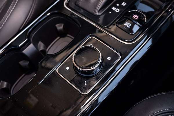 2025 Mahindra XUV700 AX7L