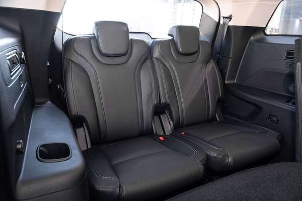 2025 Mahindra XUV700 AX7L