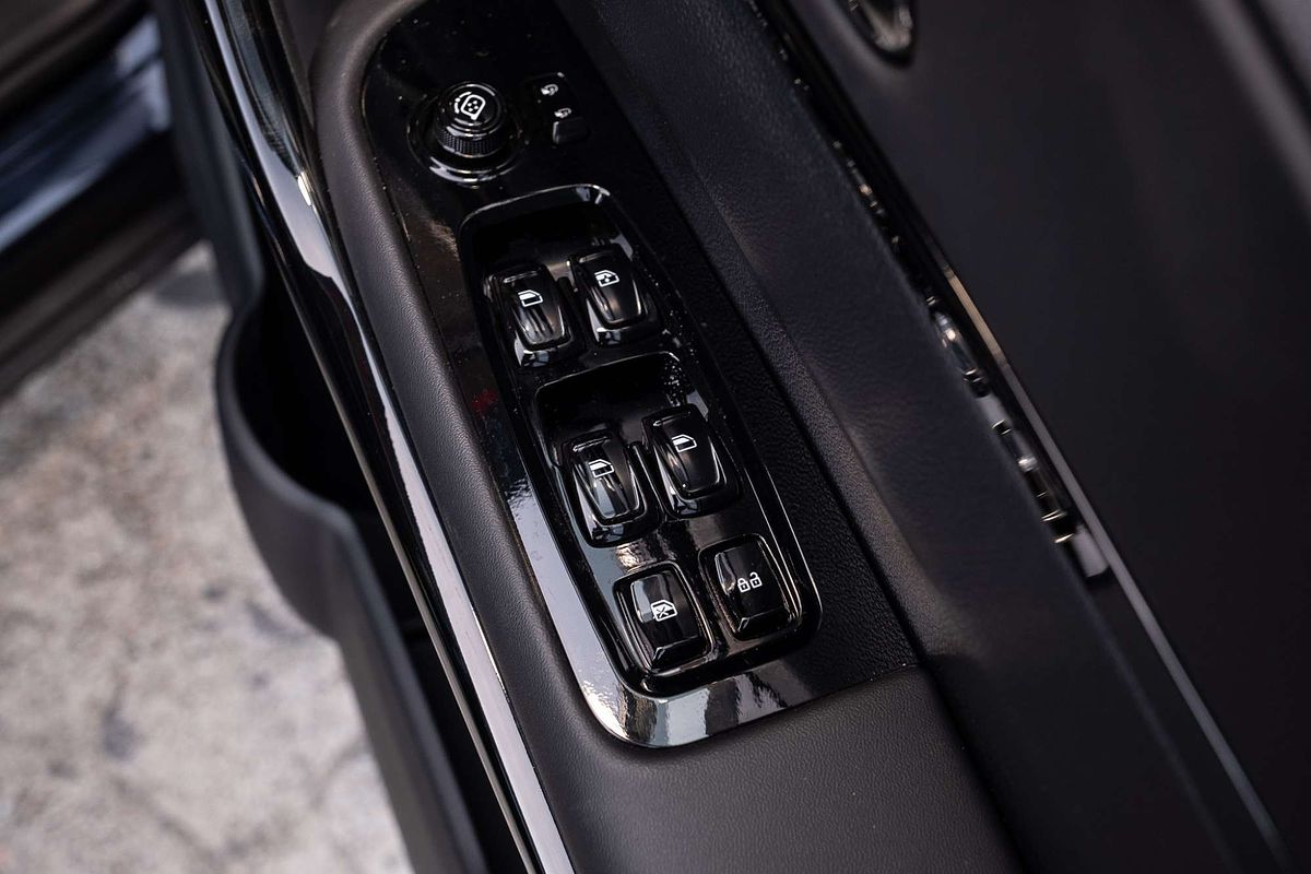 2025 Mahindra XUV700 AX7L