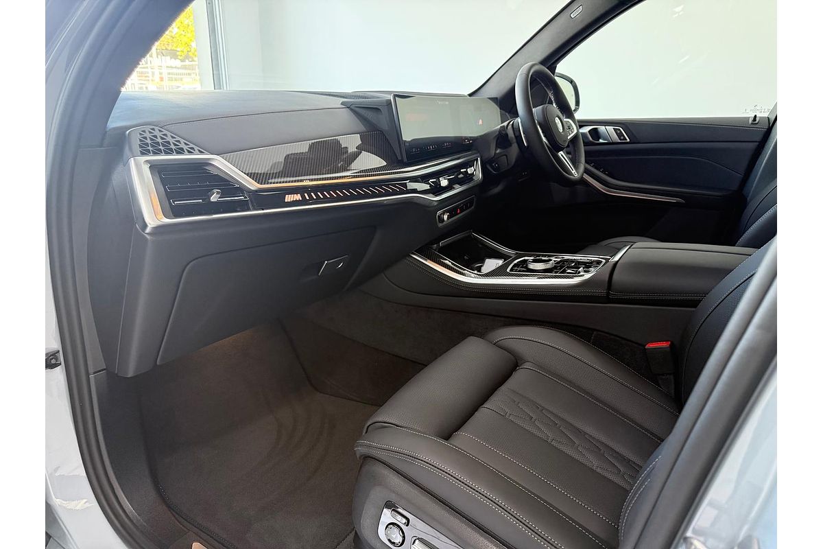 2025 BMW X5 M60i G05 LCI