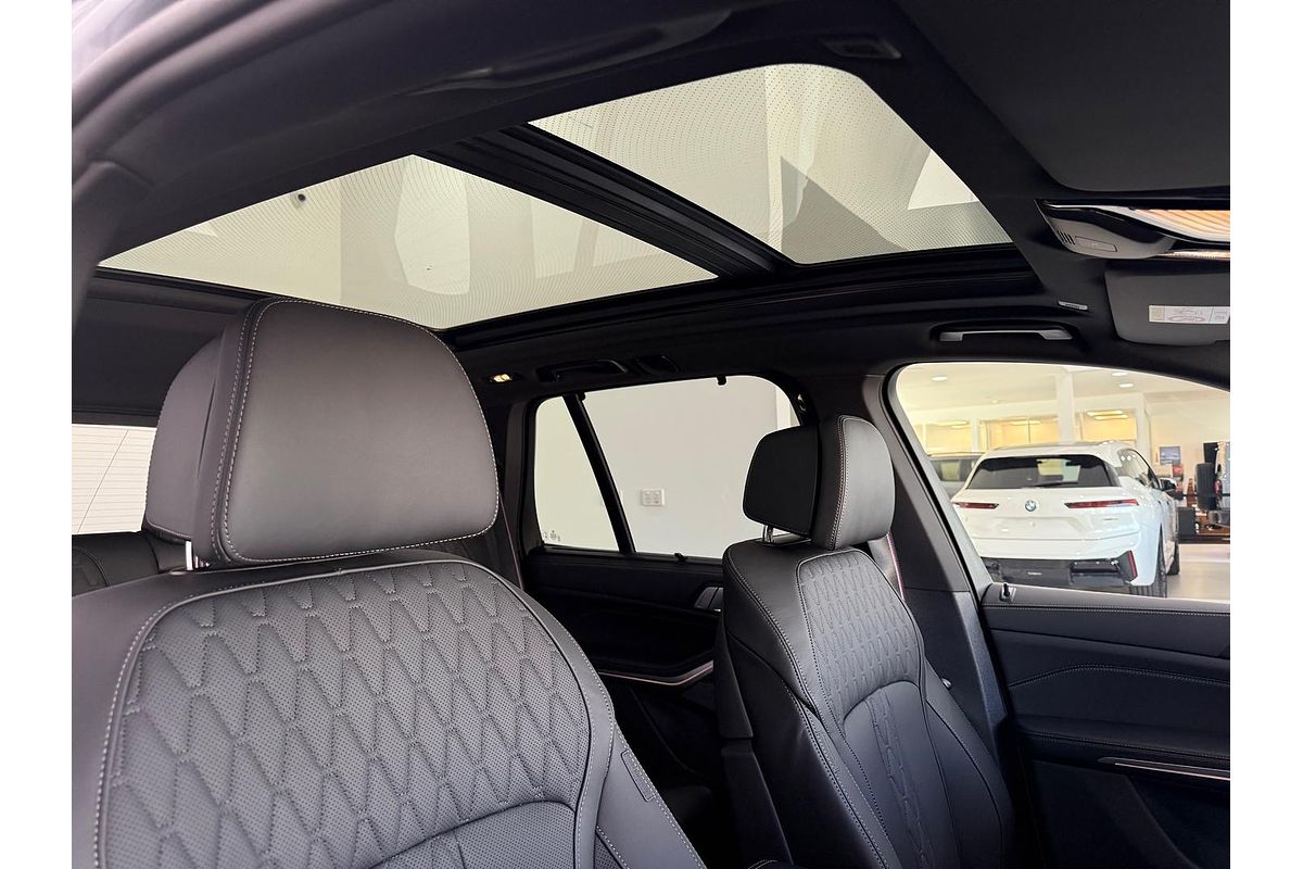 2025 BMW X5 M60i G05 LCI