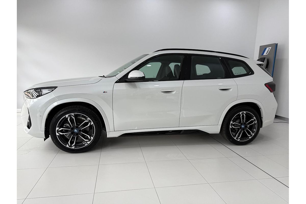 2025 BMW iX1 xDrive30 M Sport U11