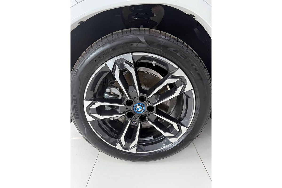 2025 BMW iX1 xDrive30 M Sport U11