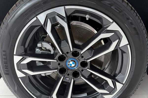 2025 BMW iX1 xDrive30 M Sport U11