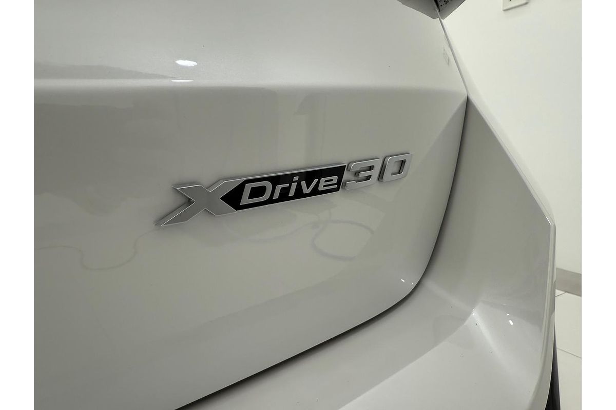 2025 BMW iX1 xDrive30 M Sport U11