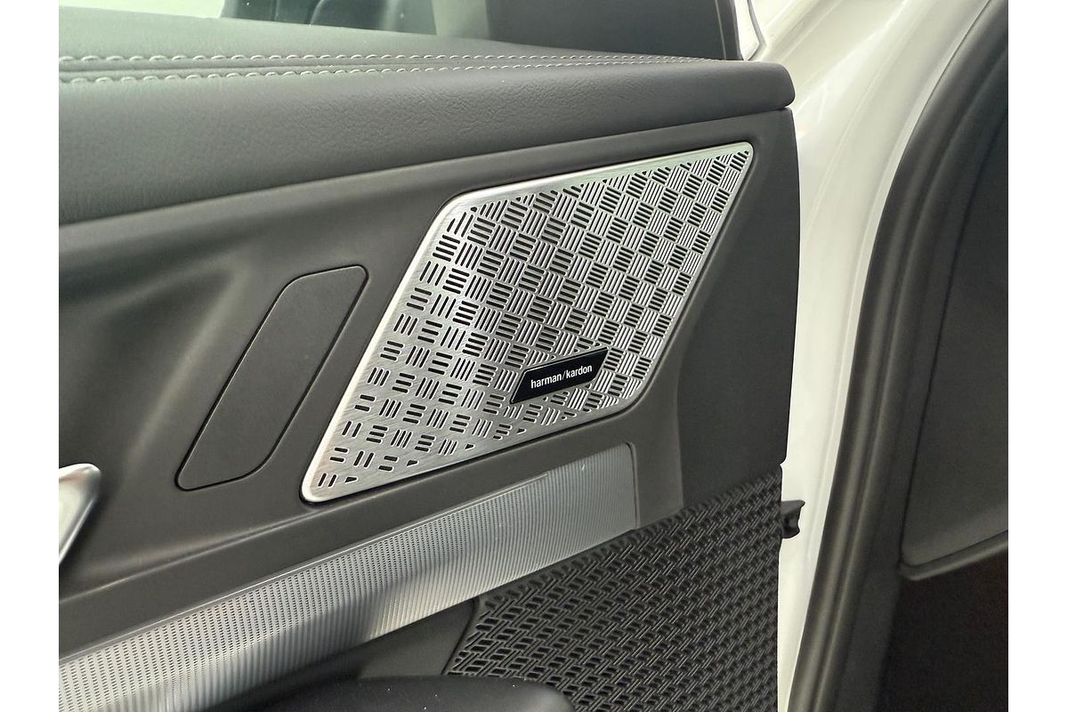 2025 BMW iX1 xDrive30 M Sport U11