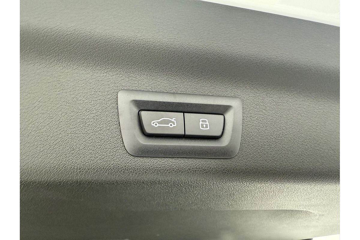 2025 BMW iX1 xDrive30 M Sport U11