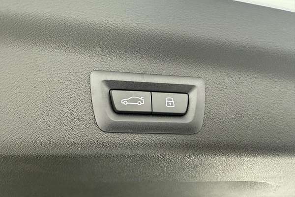 2025 BMW iX1 xDrive30 M Sport U11