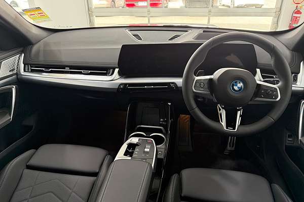 2025 BMW iX1 xDrive30 M Sport U11