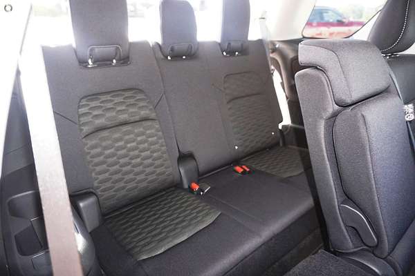 2024 Nissan Pathfinder ST-L R53