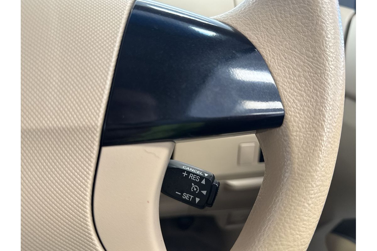 2014 Toyota Tarago GLi GSR50R