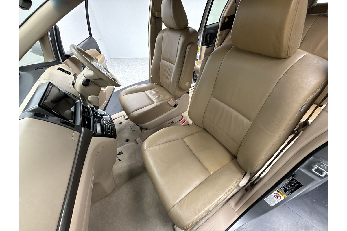 2014 Toyota Tarago GLi GSR50R