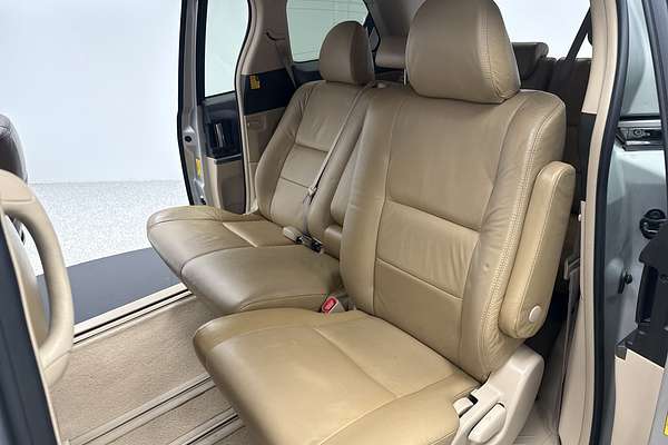 2014 Toyota Tarago GLi GSR50R