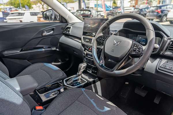 2025 Mahindra XUV3XO AX5L