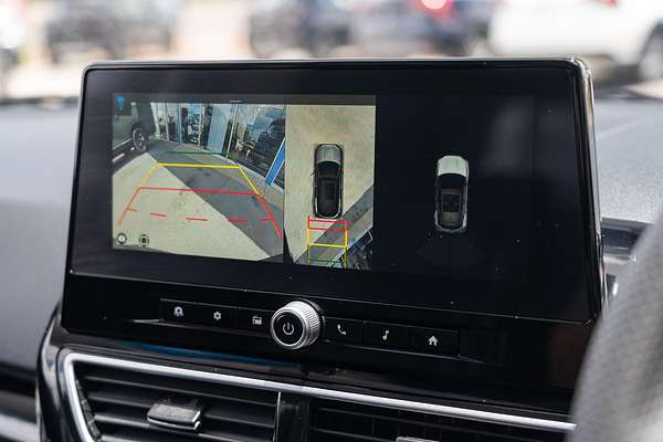 2025 Mahindra XUV3XO AX5L