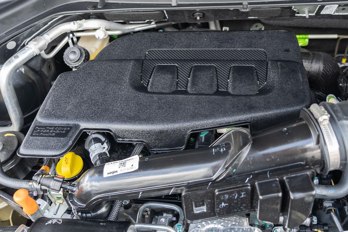 2025 Mahindra XUV3XO AX5L