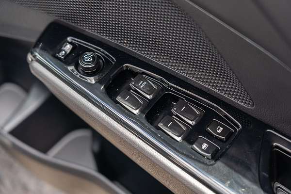 2025 Mahindra XUV3XO AX5L