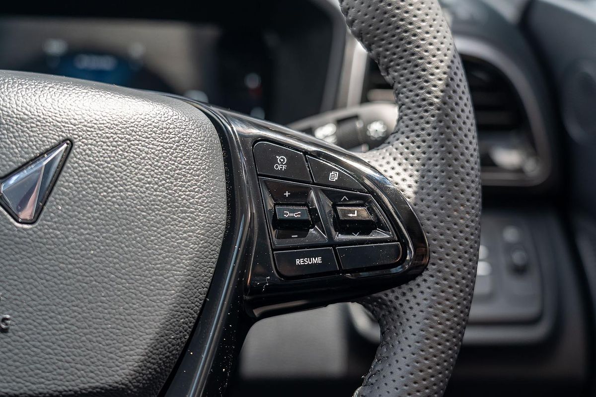 2025 Mahindra XUV3XO AX5L