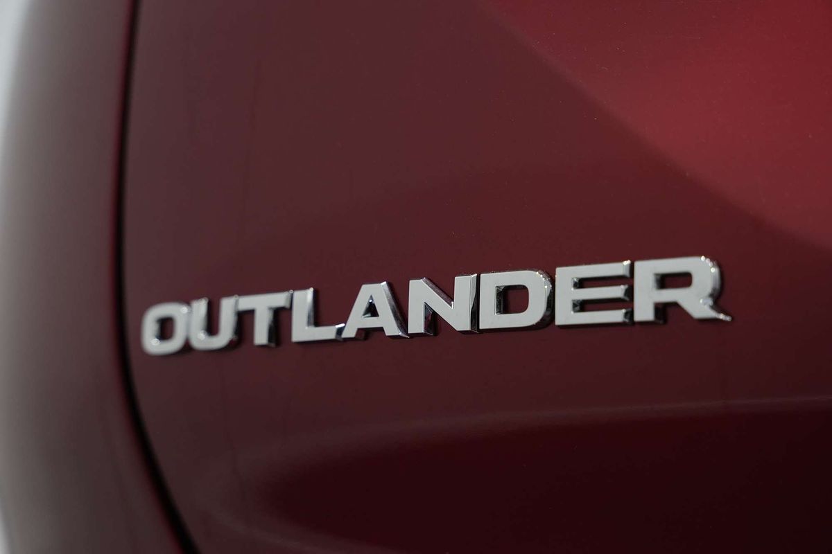 2022 Mitsubishi Outlander ES ZM