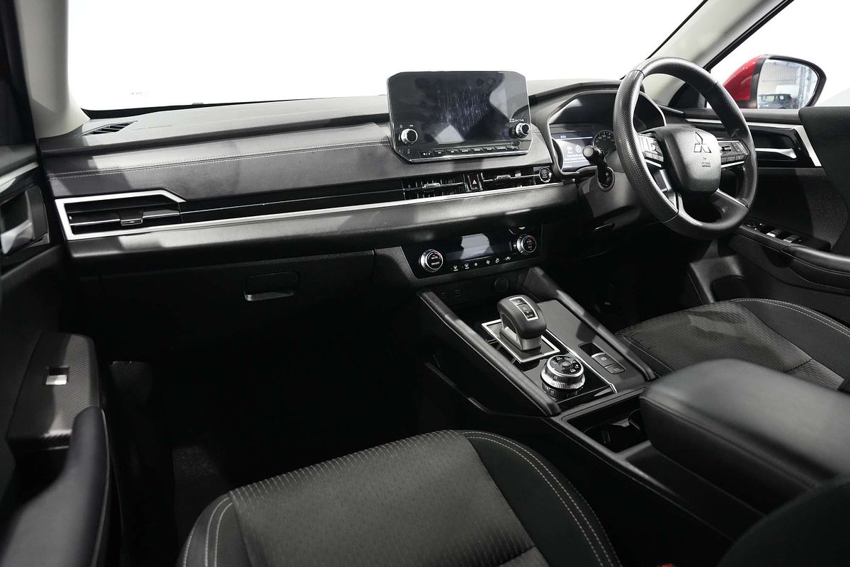 2022 Mitsubishi Outlander ES ZM