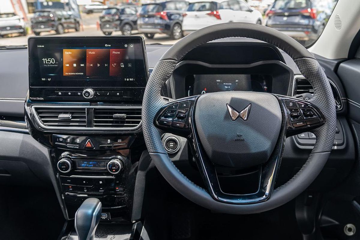 2025 Mahindra XUV3XO AX7L