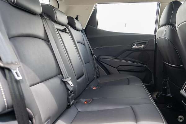 2025 Mahindra XUV3XO AX7L