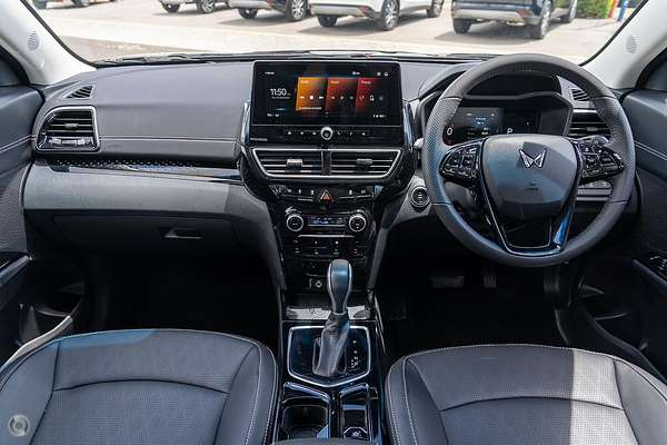 2025 Mahindra XUV3XO AX7L