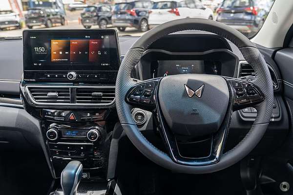 2025 Mahindra XUV3XO AX7L