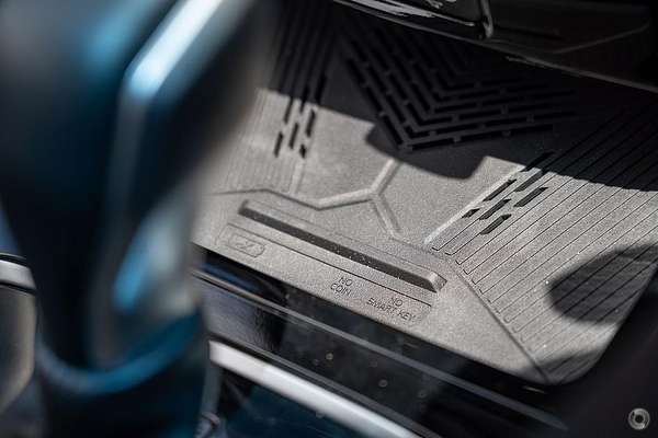 2025 Mahindra XUV3XO AX7L