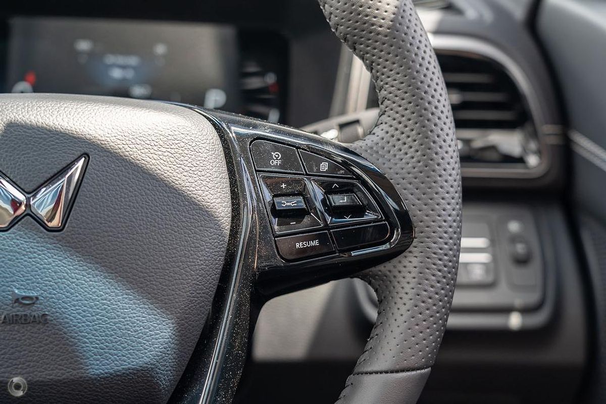 2025 Mahindra XUV3XO AX7L