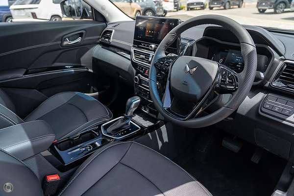 2025 Mahindra XUV3XO AX7L