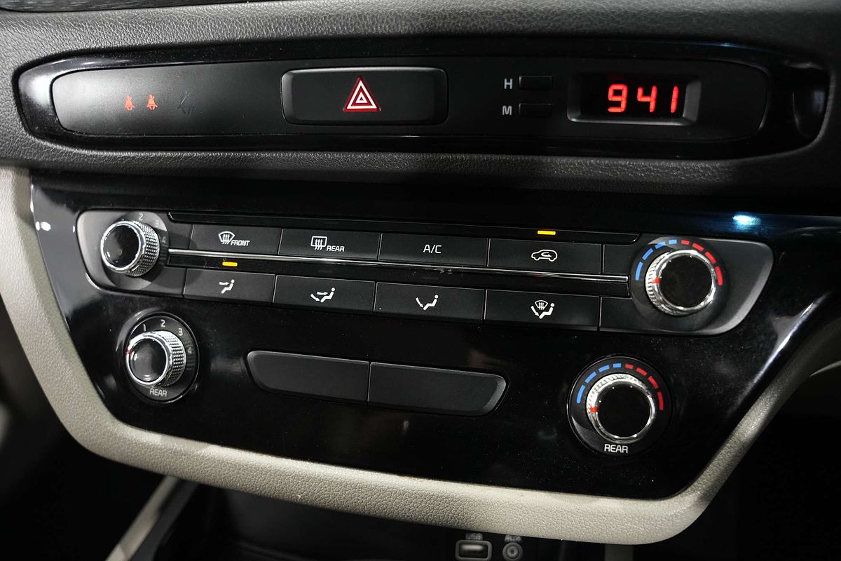 2017 Kia Carnival S YP