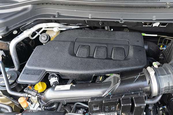 2025 Mahindra XUV3XO AX7L