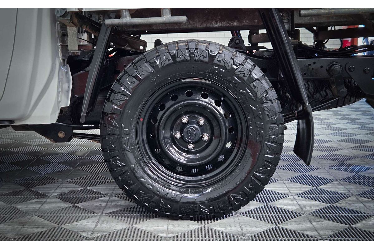 2017 Toyota Hilux Workmate TGN121R Rear Wheel Drive