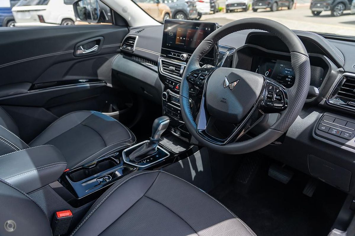 2025 Mahindra XUV3XO AX7L