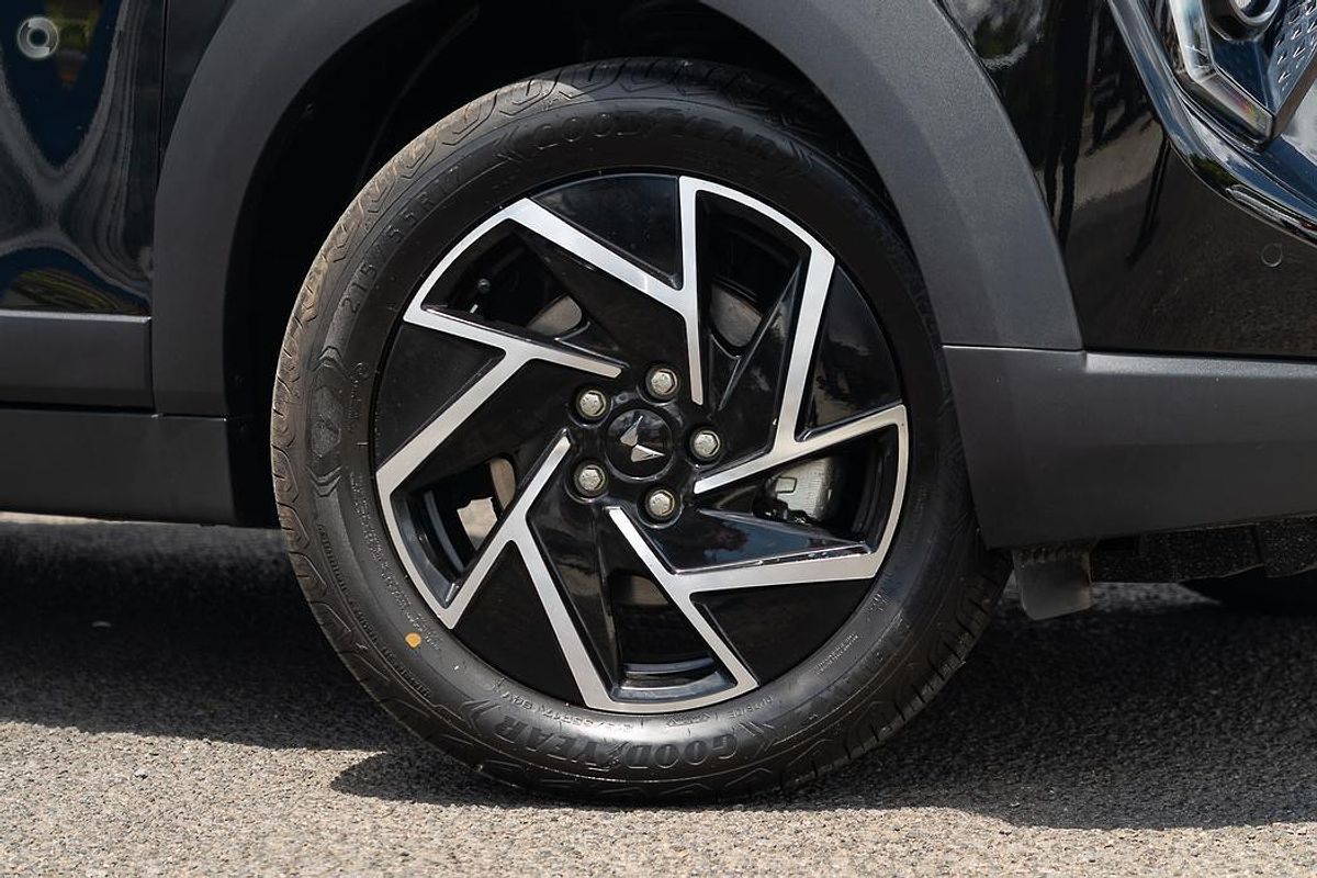 2025 Mahindra XUV3XO AX7L