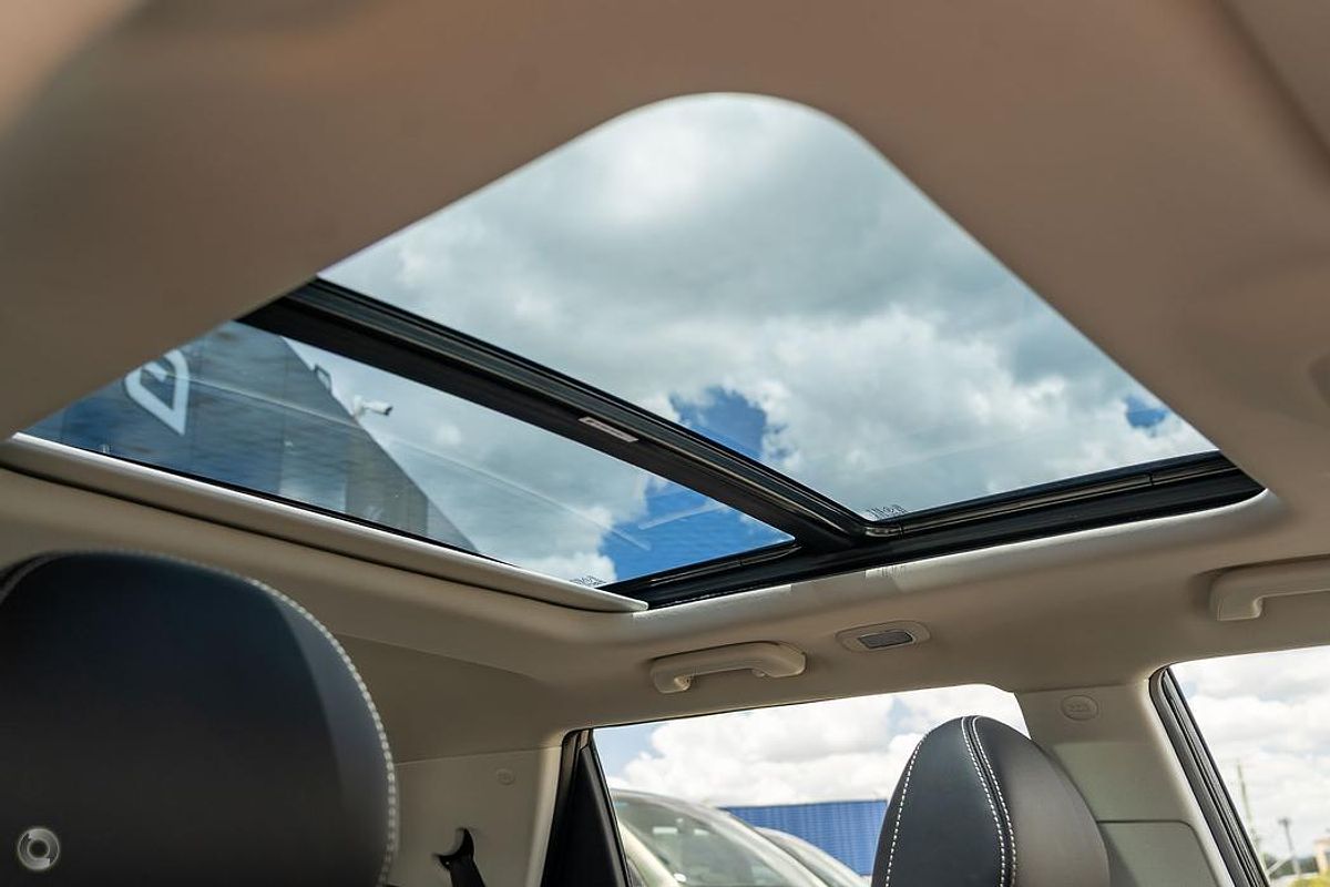 2025 Mahindra XUV3XO AX7L