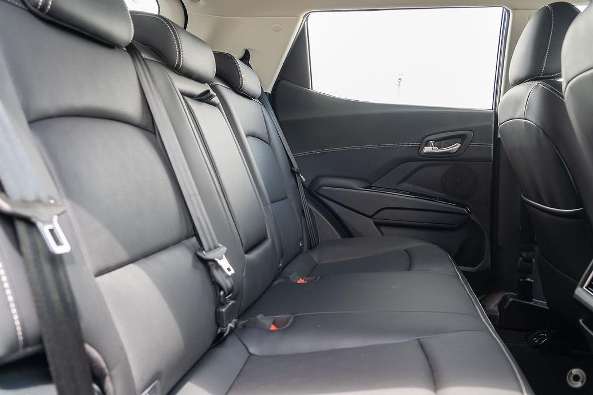 2025 Mahindra XUV3XO AX7L