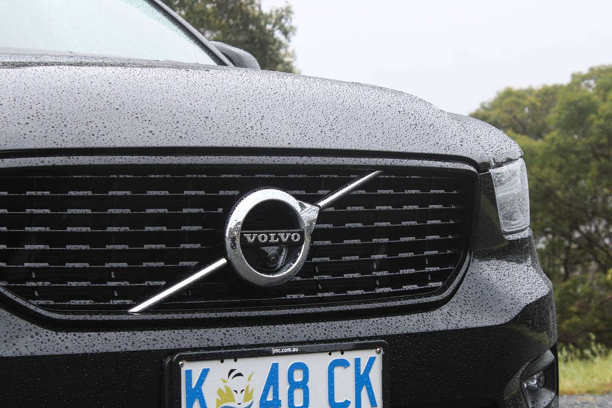 2022 Volvo XC40 T5 R-Design