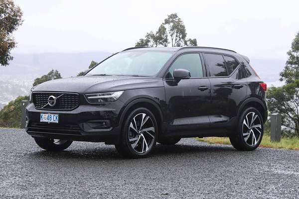 2022 Volvo XC40 T5 R-Design