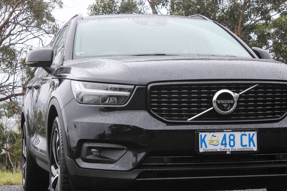 2022 Volvo XC40 T5 R-Design