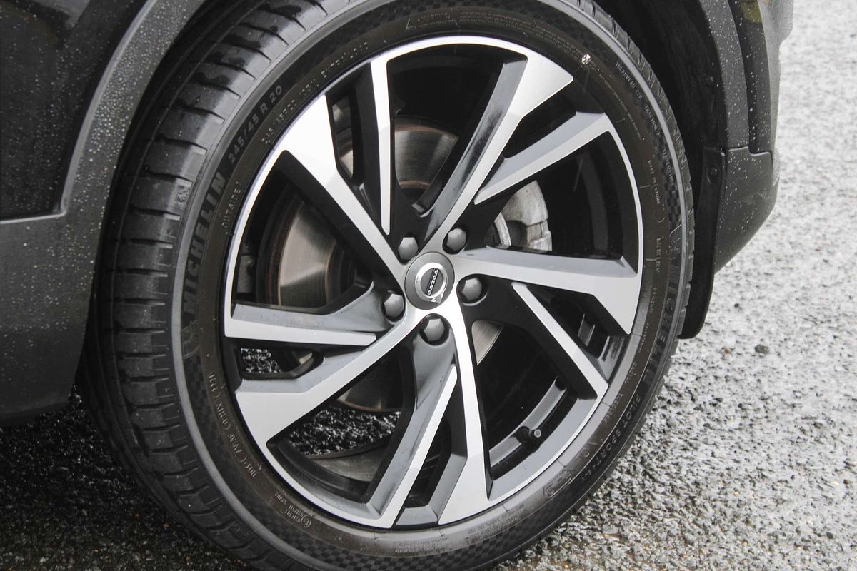 2022 Volvo XC40 T5 R-Design