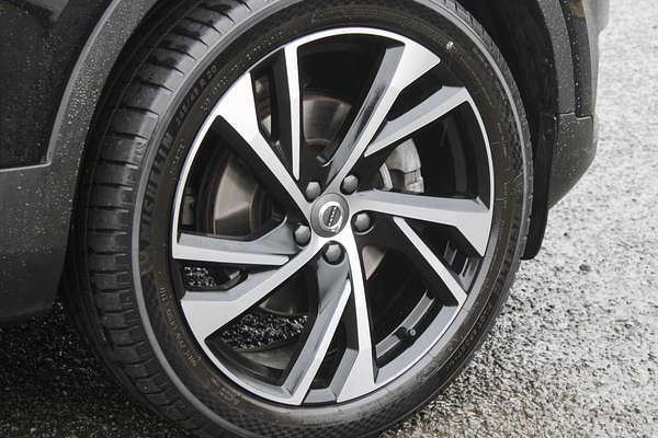 2022 Volvo XC40 T5 R-Design