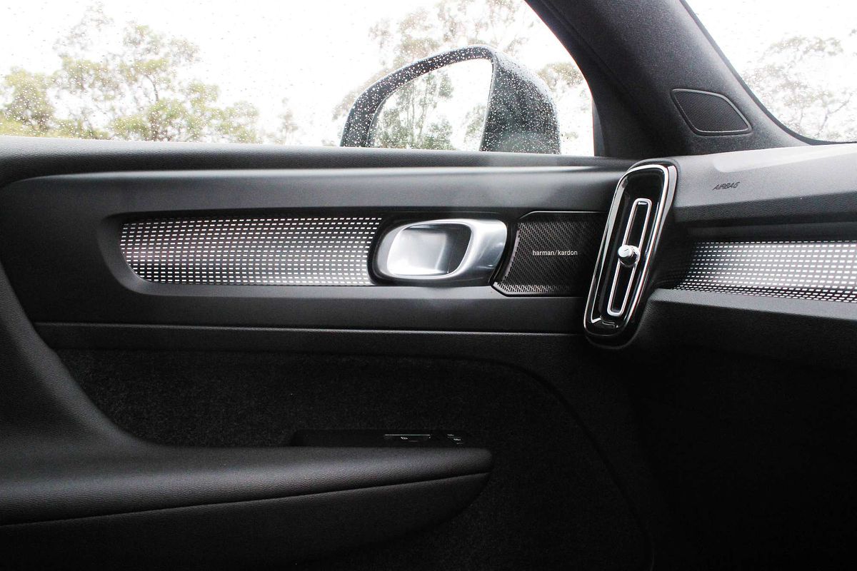 2022 Volvo XC40 T5 R-Design