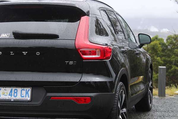 2022 Volvo XC40 T5 R-Design