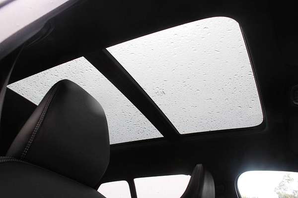 2022 Volvo XC40 T5 R-Design