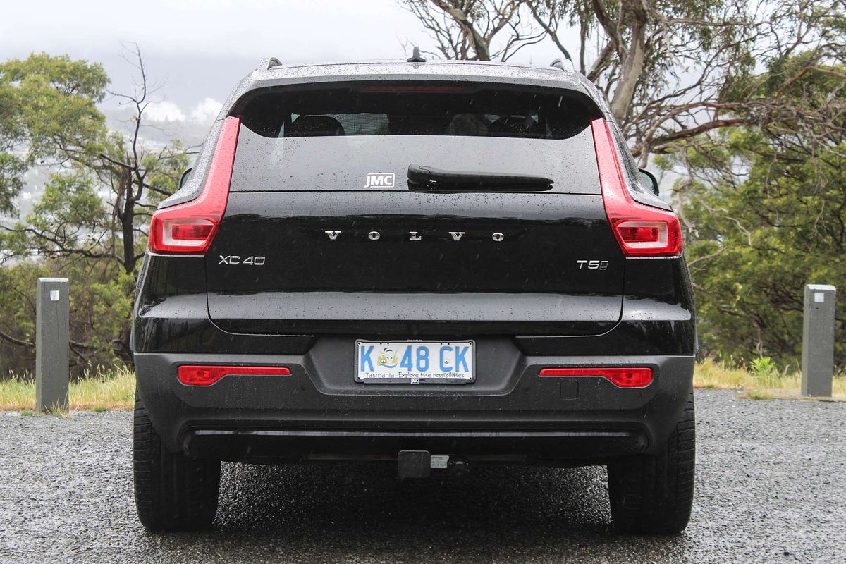 2022 Volvo XC40 T5 R-Design