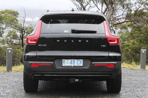 2022 Volvo XC40 T5 R-Design