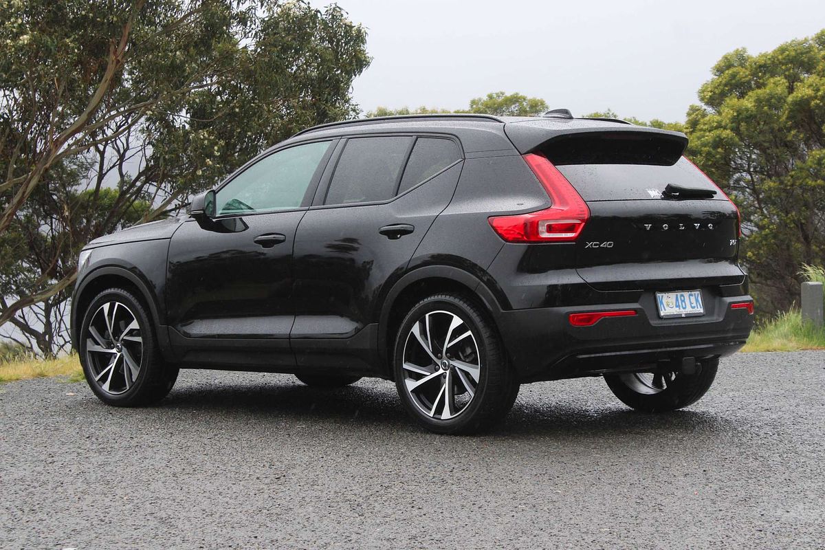 2022 Volvo XC40 T5 R-Design
